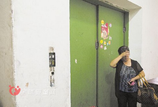 3歲女孩掉入電梯井，爸爸奮不顧身跳下救女