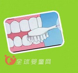 孩子到了乳牙期 爸爸媽媽們應該教的正確刷牙方式