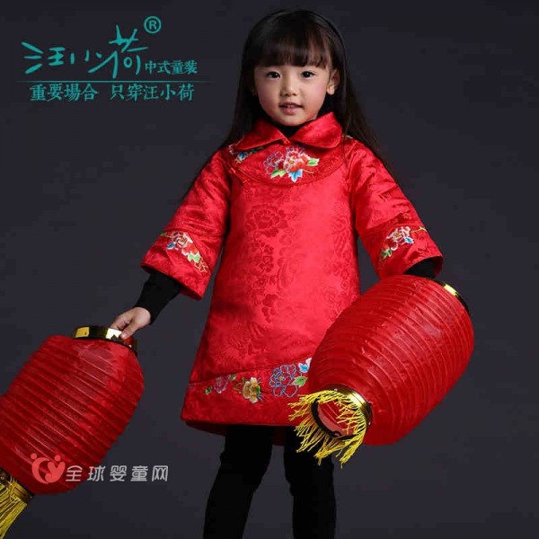 宝宝过年穿什么服饰 汪小荷翻领格格服带给中国风的精彩