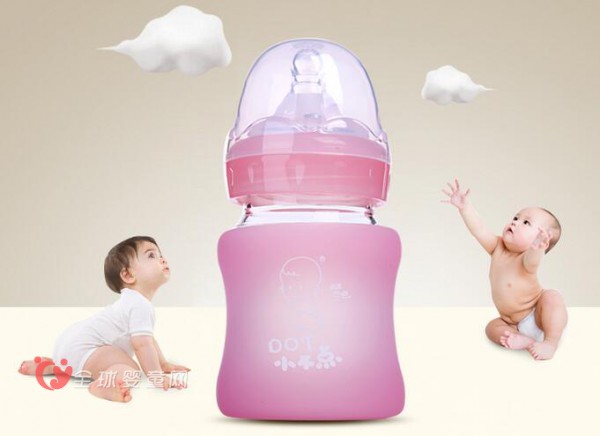 小不点专利奶瓶提醒您：不要让孩子把奶瓶当玩具