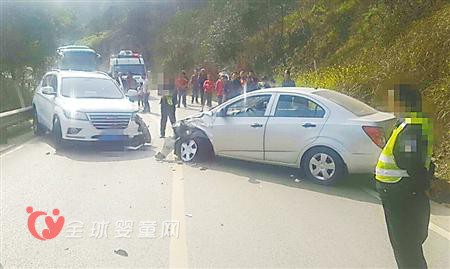 孩子與開車爸爸玩鬧 蒙眼游戲致車禍