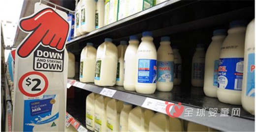 澳洲牛奶被迫降价销售 奶农收益甚微