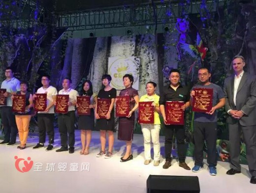 “荣耀龙丹” 龙丹乳业荣获中国孕婴童产业---“服务社会奖”