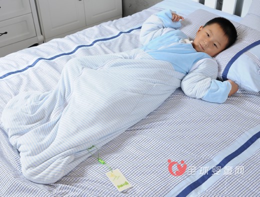 笨笨熊蚕丝防踢睡袋 给孩子天然的睡眠环境