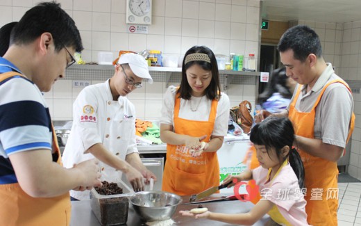 军事医学科学院师生到安琪（北京）总部参加健康美味DIY活动