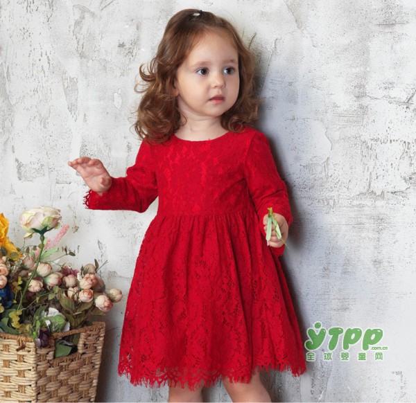 白看不厌的靓丽小红裙  让小宝贝更加的美丽动人