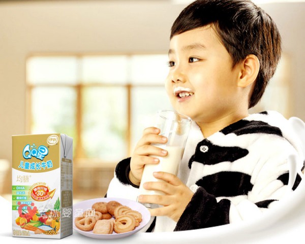 伊利QQ星儿童成长牛奶：营养加倍给孩子一整天好活力