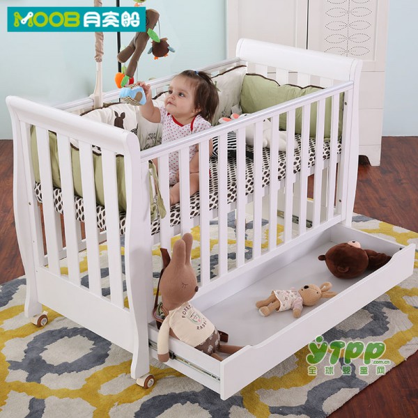 月亮船多功能实木婴儿床 用心呵护宝宝健康睡眠