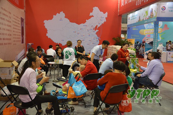 第十一届中国郑州国际孕婴童用品博览会商贾云集观众汇集展销两旺