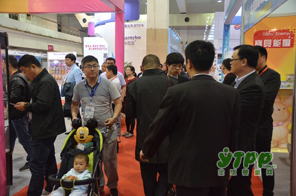 第十一届中国郑州国际孕婴童用品博览会商贾云集观众汇集展销两旺