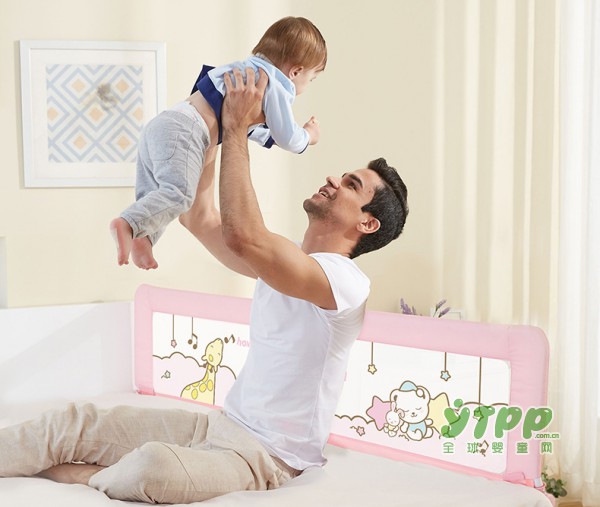 幼儿坠床事件令人心痛 棒棒猪童床护栏组合给宝宝全方位的守护