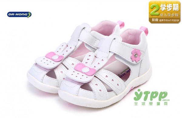 1岁宝宝适合穿什么样的鞋    在选鞋时我们要注意些什么呢