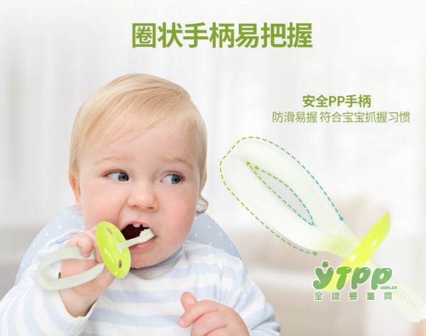 12个月大的宝宝 需要这样一款训练牙刷
