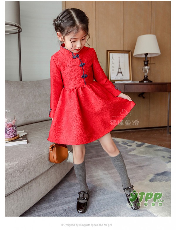 铭佳童话早秋新品发布  让一抹中国风的红色连衣裙点亮宝贝的气质