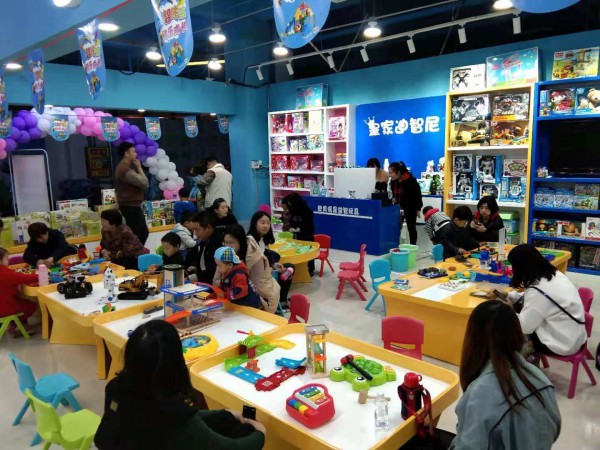 大学生想创业，投资皇家迪智尼玩具店怎么样呢？