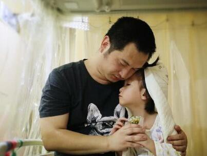 4岁女童患罕见病要“嫁”爸爸 髓系白血病要怎么治疗