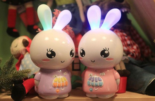 中国儿童早教故事机老大的火火兔    “玩具”早教机面临哪些问题