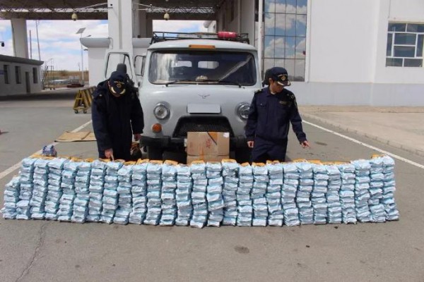 呼和浩特海关查获一批蒙古国的走私奶粉   重达268公斤