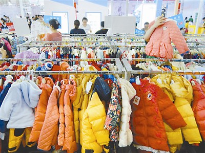 国内外资本抢占童装市场 中国童装业集中度低 未来将向品牌化发展