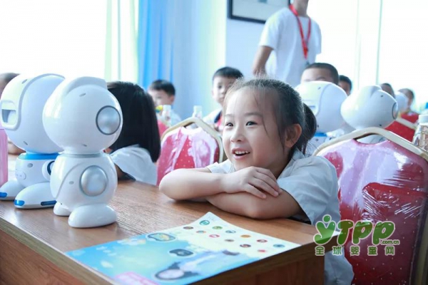 乐源智能育儿机器人   让孩子更具创造力
