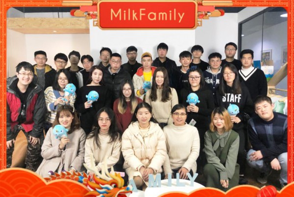 Milkfamily全体工作人员祝大家在新的一年里：幸福美满、平安喜乐、阖家安康