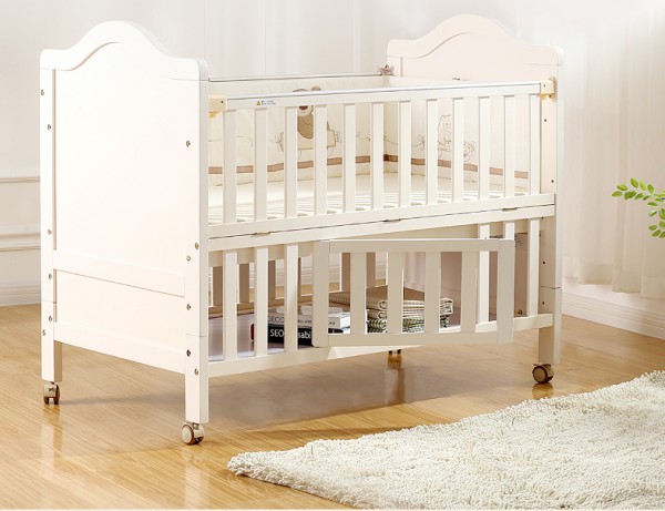 如何给宝宝选购好的婴儿床 友贝实木多功能婴儿床精益求精