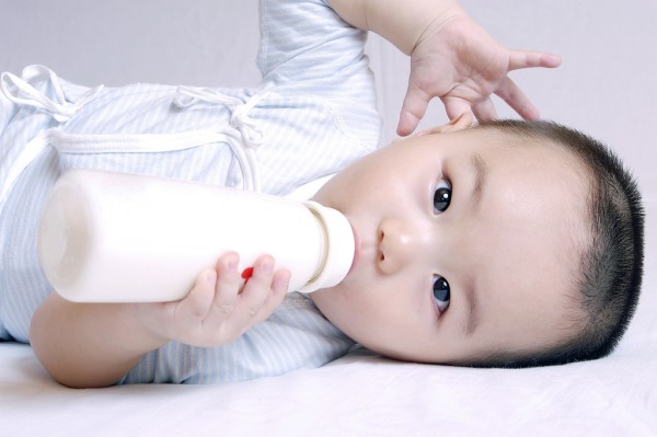 婴儿吃什么奶粉好？飞鹤臻稚配方奶粉全链有机好营养