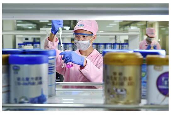 君乐宝实验室获评“A级”  硬核品质成就国产好奶粉