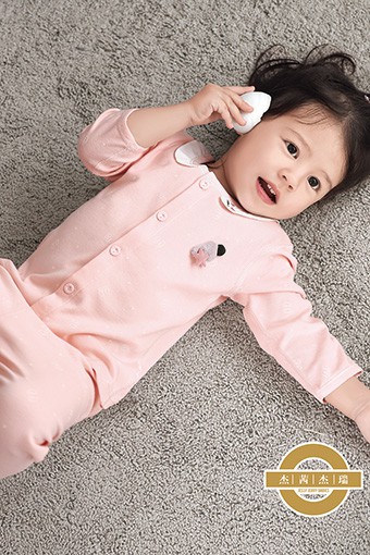 香港童装品牌杰茜杰瑞成功签约何晓芹加盟商  婴幼儿内衣品牌诚招代理商