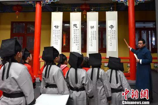 什么是中国的传统文化？“点外卖就是不守妇道”的私塾？