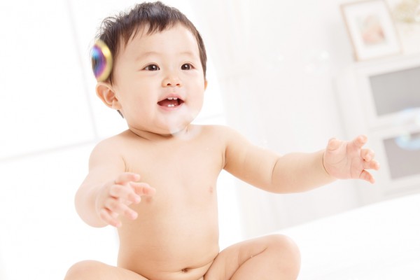 给宝宝洗澡用什么洗浴用品好？优优熊洗浴二合一细致呵护宝宝肌肤