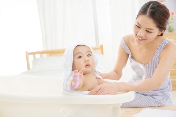 呵护妈妈的双手  婴倍爱酵素多效柔护洗衣液温和洁净