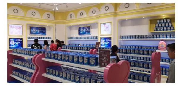 全球免税店畅销奶粉品牌 高培臻爱广告霸屏日月广场