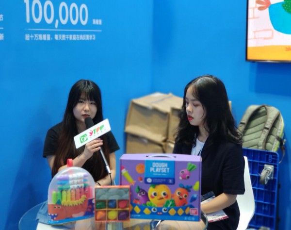 2019CBME孕婴童展婴童品牌网记者专访美乐童年——肖经理   浅析未来玩具市场发展新方向