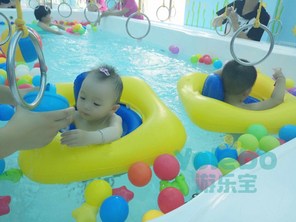 游乐宝答疑：新生儿秋季可以进入婴儿游泳池游泳吗？