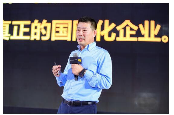 中国飞鹤董事长冷友斌发表《国产品牌站起来的“拙”与“勤”》