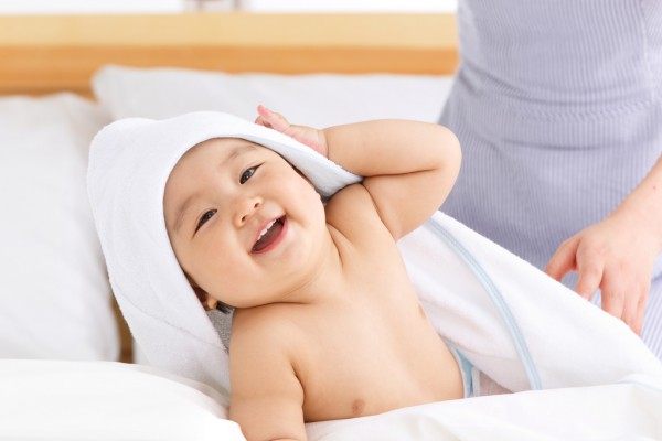 秋冬季如何预防宝宝呼吸道感染    万通重磅推出乳铁蛋白调制乳粉·关爱宝宝健康
