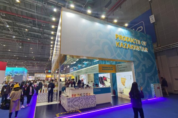 对华出口4年增4.7倍，哈萨克斯坦食品企业进博会上抱团寻合作