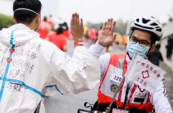2020广州马拉松赛如期开跑  康保聪营养补充服务站一路陪伴