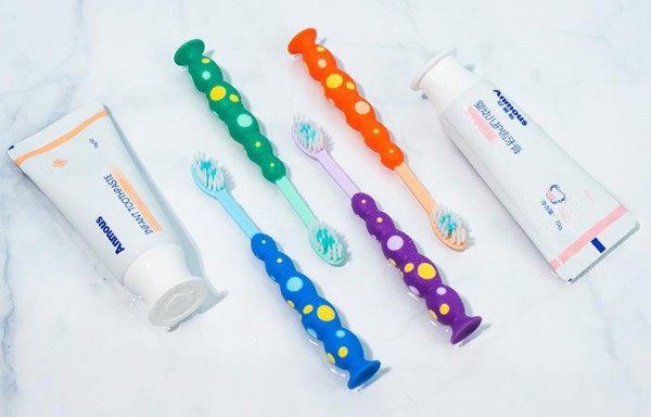 安慕斯儿童超细软毛护龈牙刷    呵护口腔·让孩子刷牙更舒适