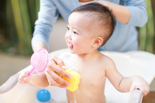 夏季炎热宝宝的洗浴产品选择哪一款好    家庭御医婴童草本浴液系列贴心呵护宝宝娇嫩的肌肤