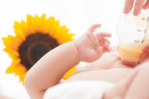 如何科学的为宝宝补充营养   KISSHIN营养品系列滴滴宝护宝宝健康成长