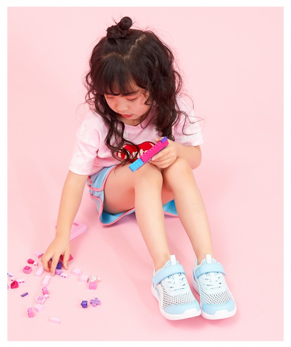安踏儿童跑步鞋 清爽透气 轻质耐磨 宝宝跑鞋的首选