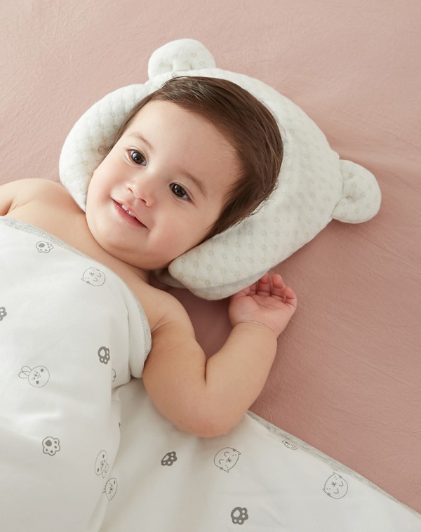 新生儿宝宝可以使用枕头吗  十月结晶婴儿防偏头定型枕适合新生儿宝宝吗