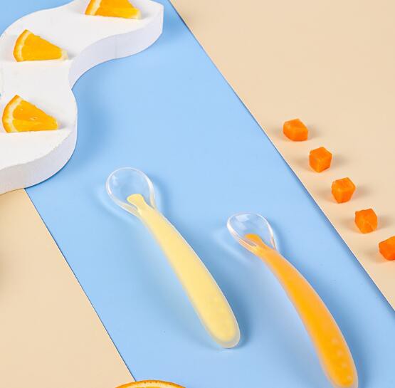 宝宝的第一个辅食叉勺怎么选   爱咔威IKV婴儿硅胶软勺怎么样