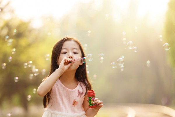 草本精油凝胶会对孩子有伤害吗      瑶琮贝乐滴芳香疗法不打针不吃药助宝健康