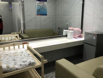 荆州市总工会推进大型商超“爱心母婴室”建设