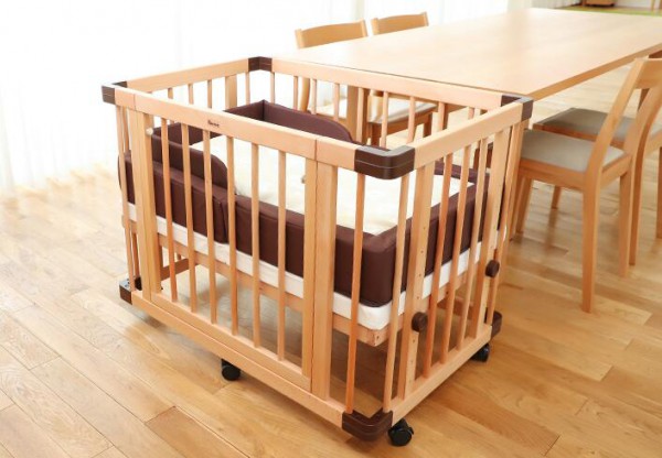 婴儿床选择什么品牌的好   Faroro婴儿床实木多功能拼接床