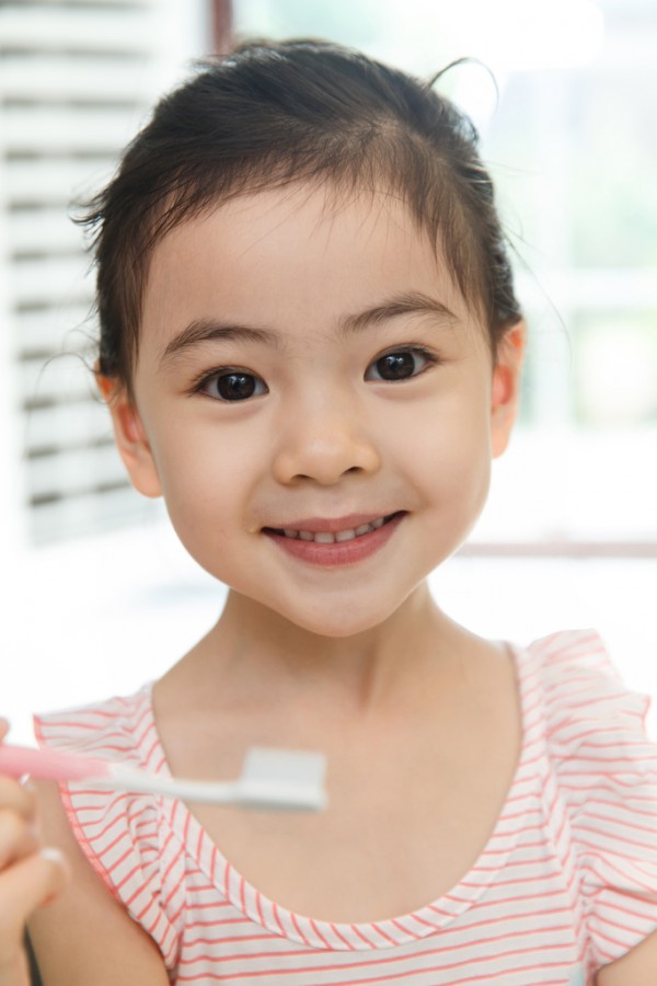 小孩用什么牙膏好  儿童牙膏推荐—当当车婴幼儿铁皮石斛牙膏