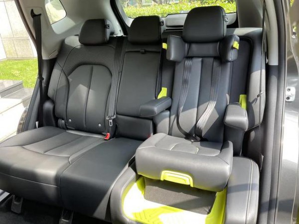 荣威汽车发布一款集成式儿童安全座椅  保护效果更上一个台阶